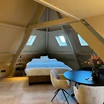 Апартаменты W Kitchen & Private Bathroom 2p *