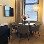 Апартаменты W Kitchen & Private Bathroom 2p *